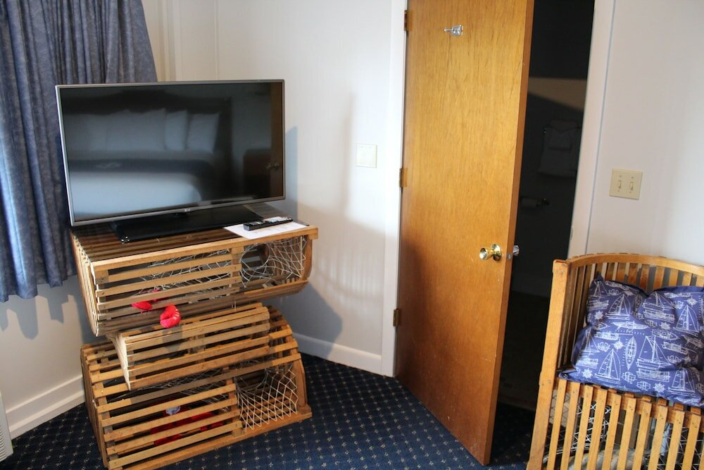 Фото Fishermans Wharf Inn