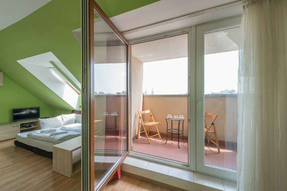 Фото Corvin Plaza Apartments and Suites