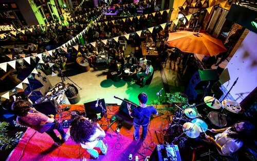 Гостиница The Rainbow Inn and Cafe