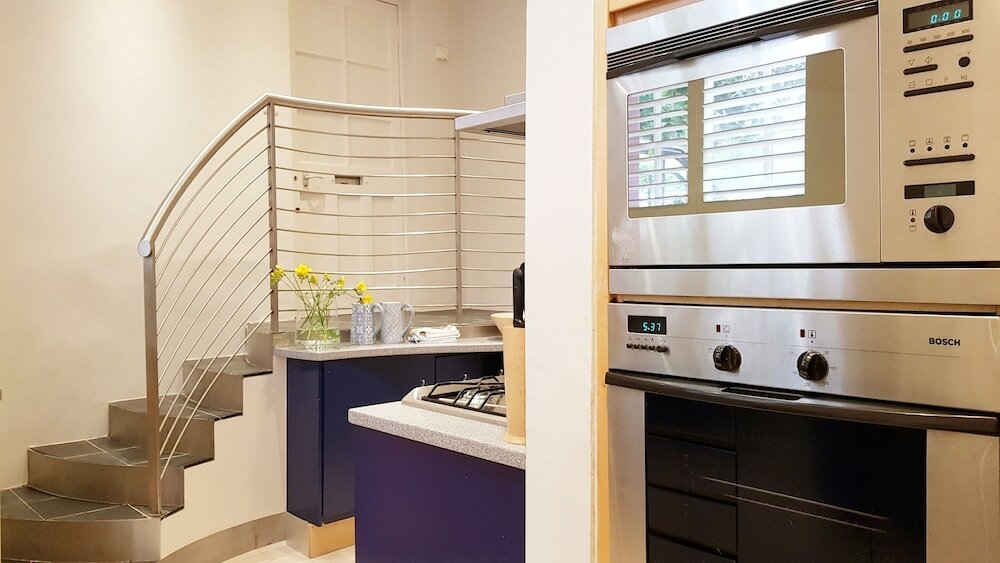 Фото Grand Edinburgh Castlehill Apartment