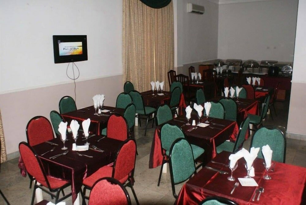 Фото Marvel Hotel Suites