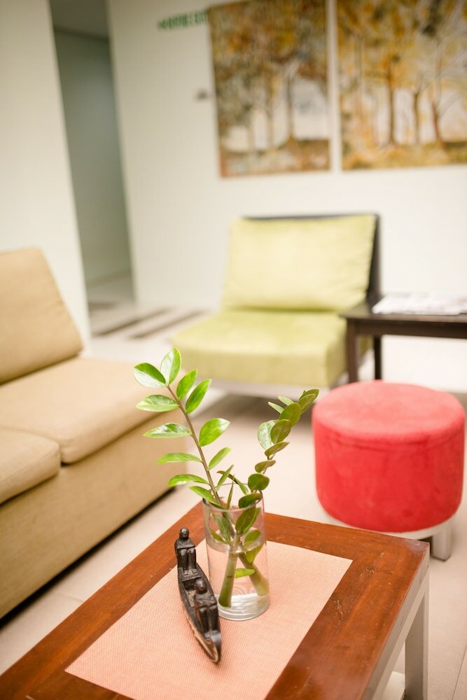 Фото Empire Suites Hotel