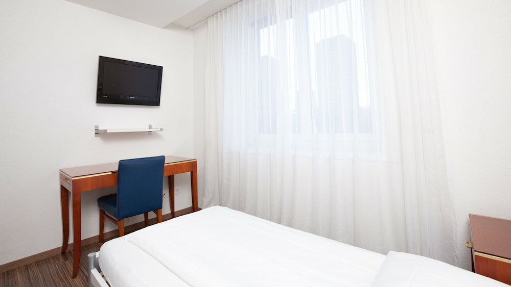 Фото Swiss Star Marc Aurel