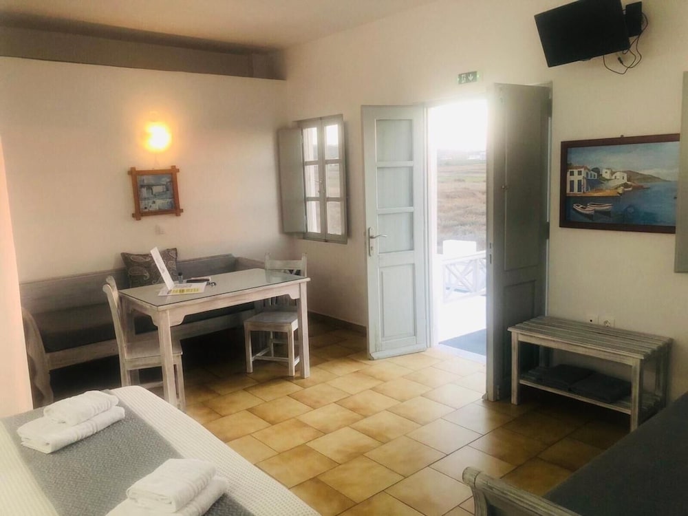 Фото Vrachia Studios & Apartments