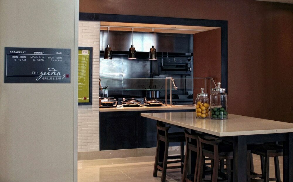 Фото Hilton Garden Inn Victoria