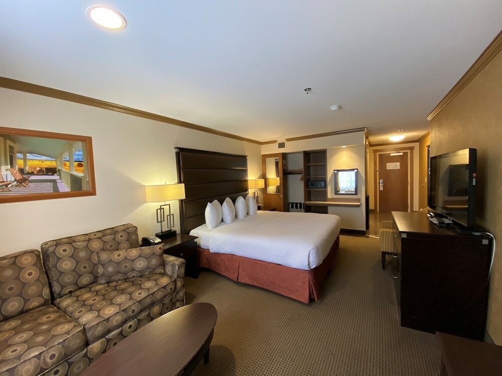 Фото Camrose Resort & Casino