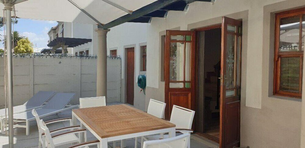 Фото High Grove Cottage