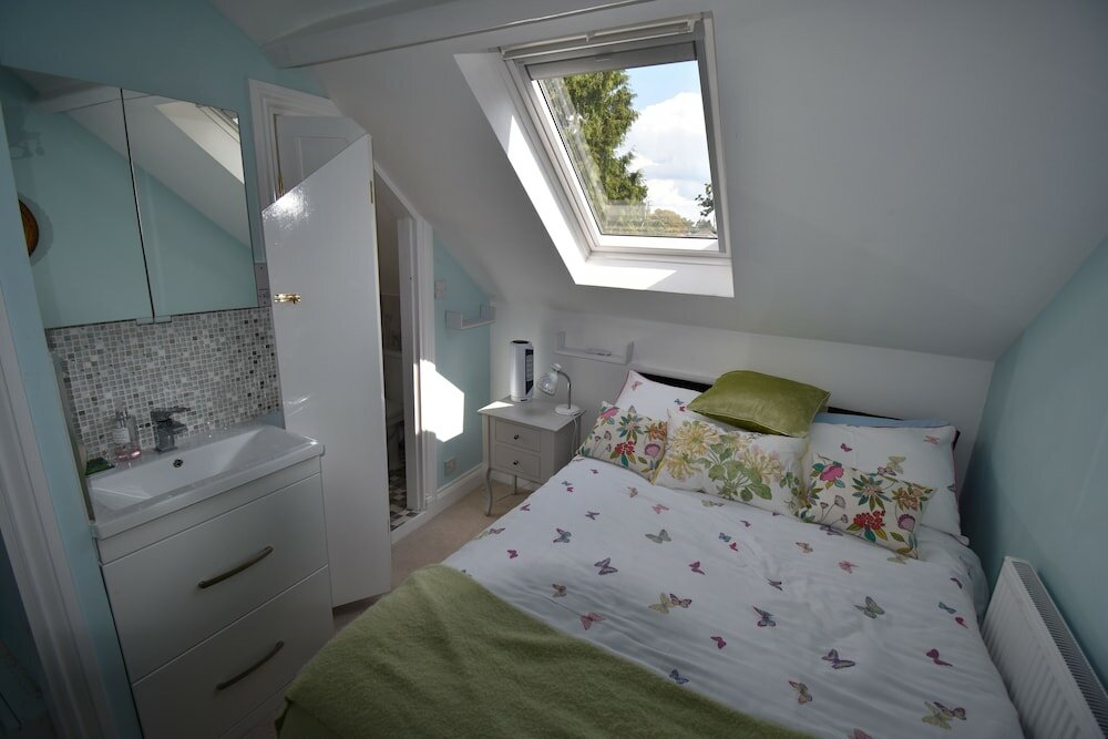 Фото Immaculate 4-bed Apartment in Bournemouth & SPA