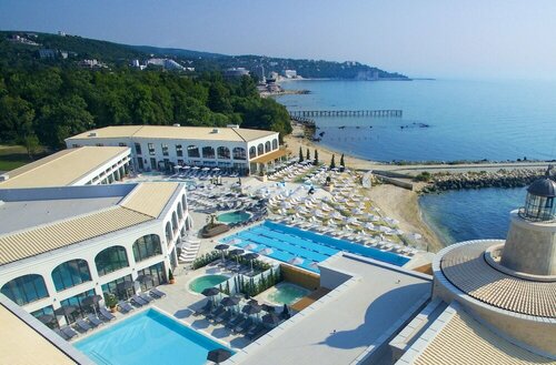 Гостиница Villa Chinka by Astor Garden Hotel в Святых Константине и Елене