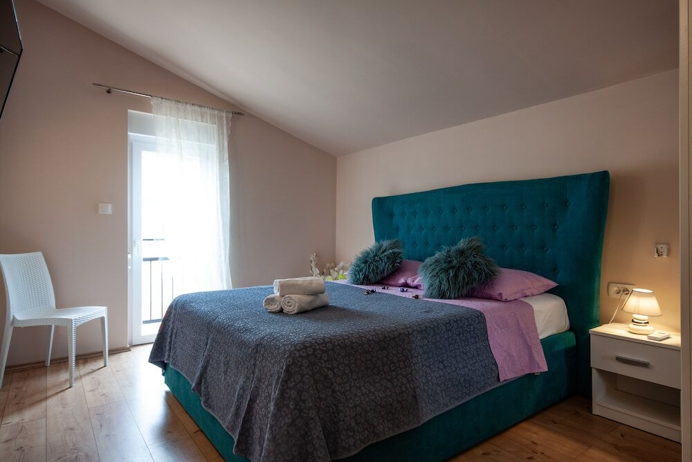 Фото Five bedroom villa Emily with pool