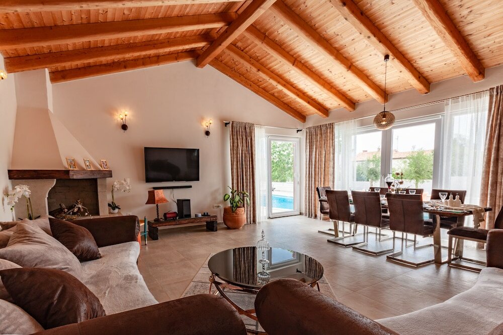 Фото Five bedroom villa Emily with pool