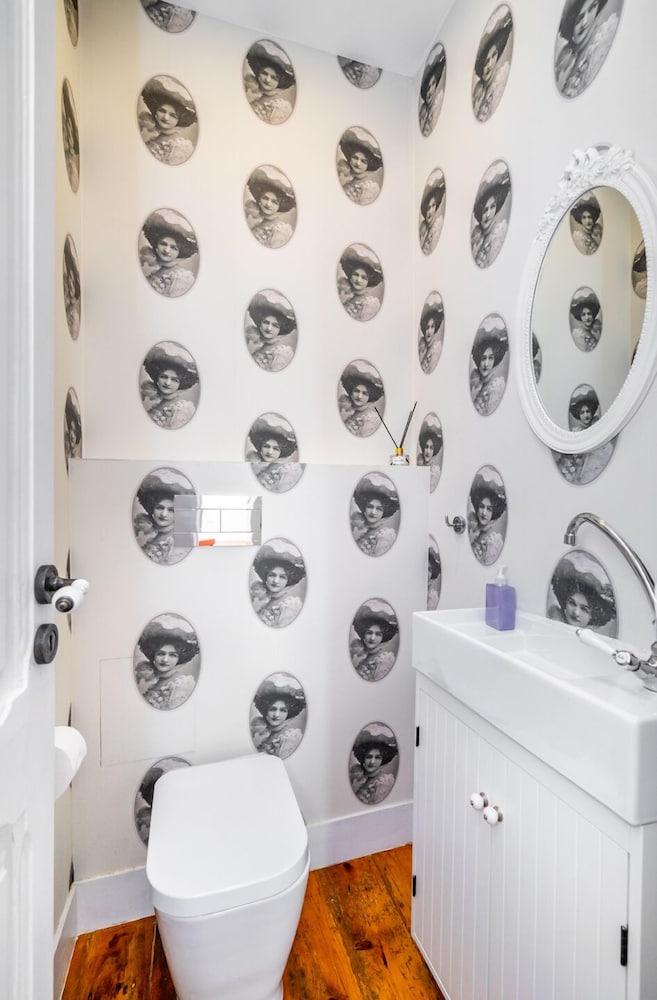 Фото Luxurious Art Deco 3 Br