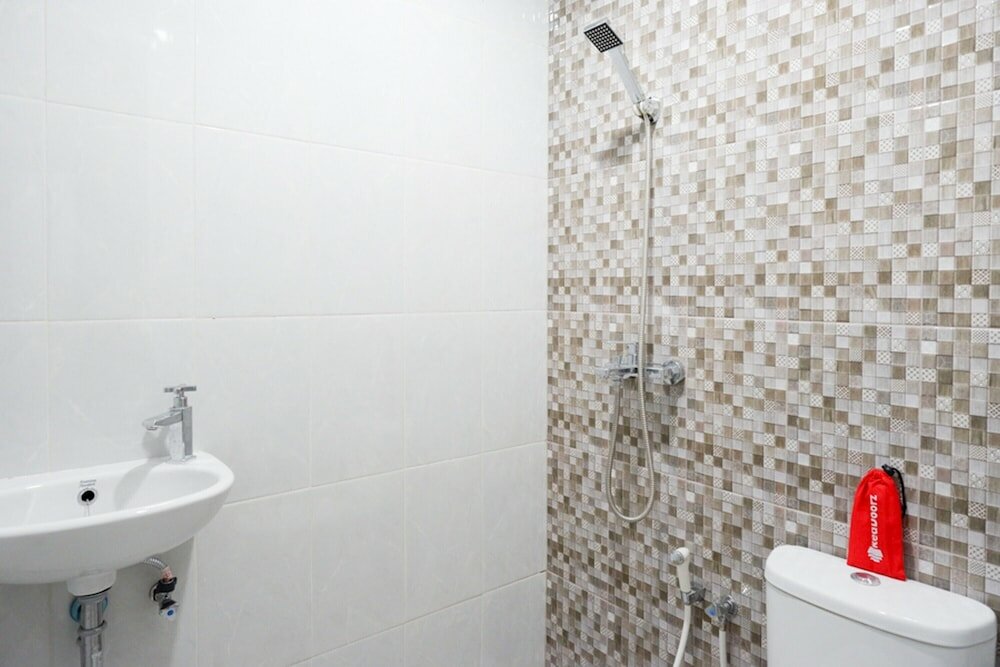 Фото RedDoorz near Pacific Mall Tegal 2