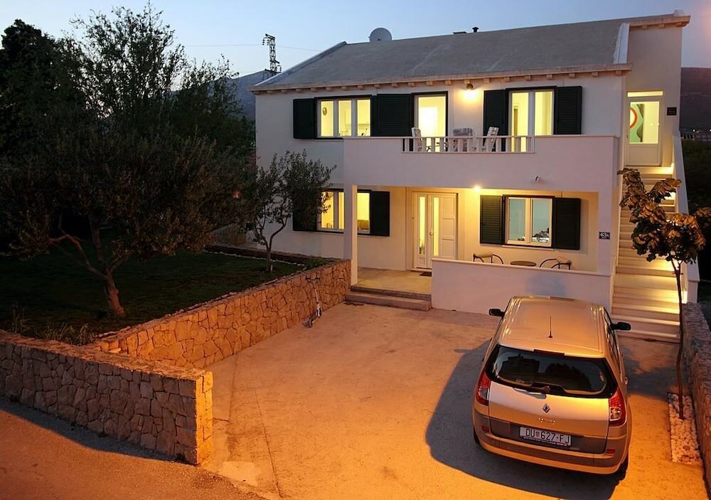 Фото Modern Apartment in Mocici With Terrace