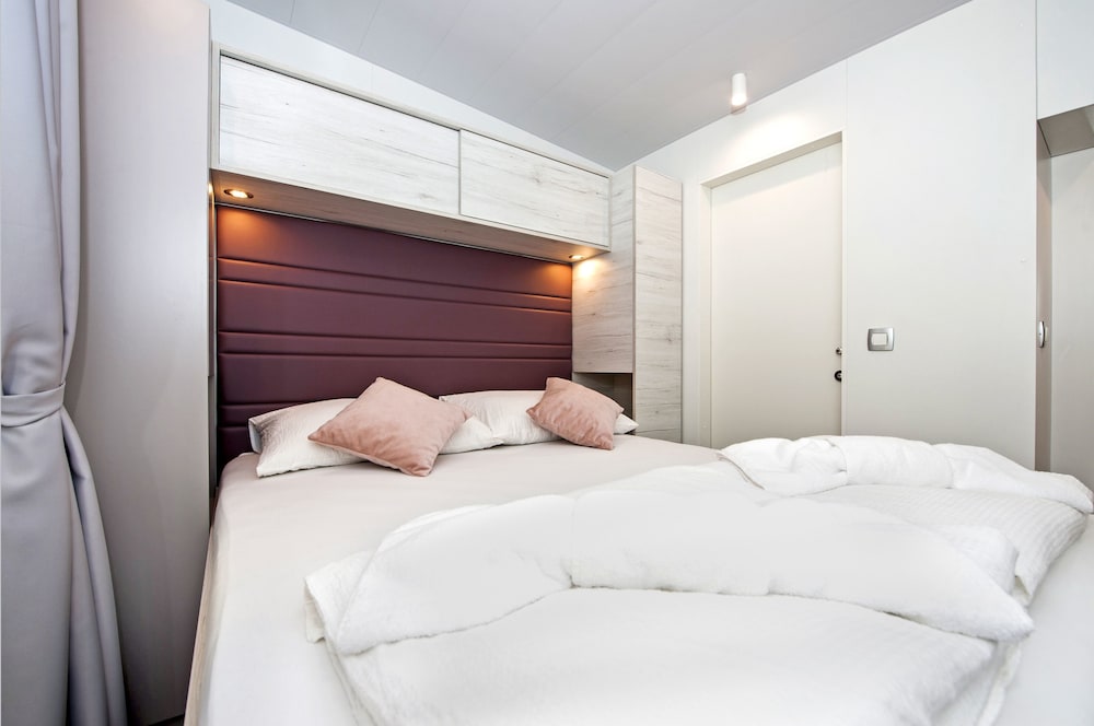 Фото Mediteran kamp Mobile Homes in Camping Puntica