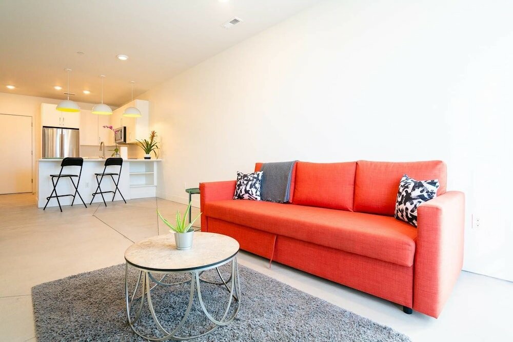 Фото Minimalist & Alluring Condo, Walk to Mile High