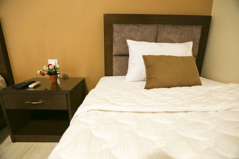 Фото Downtown Apartment