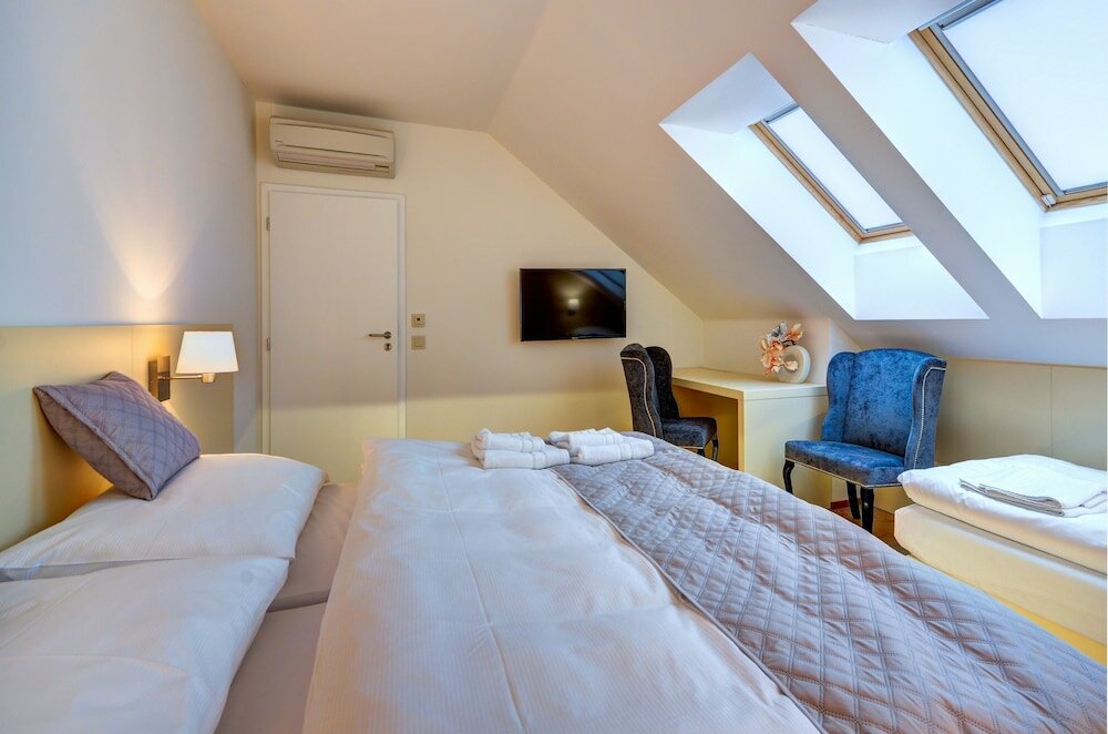 Фото Hotel Chmelnice