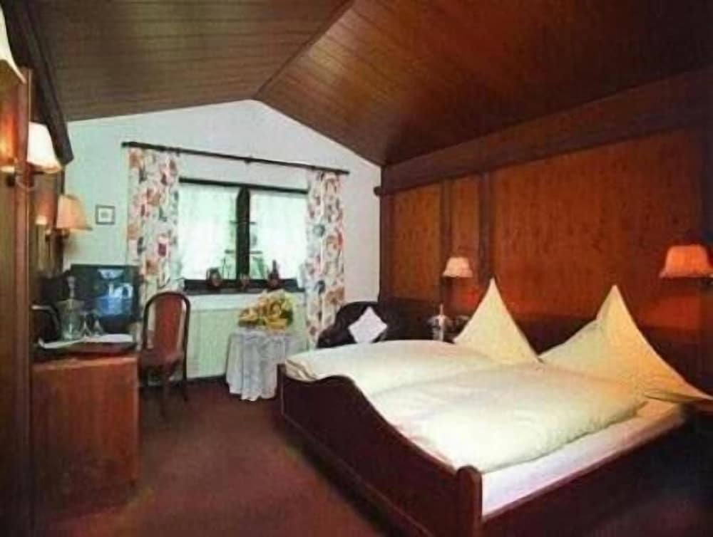 Фото Hotel Haus Krone