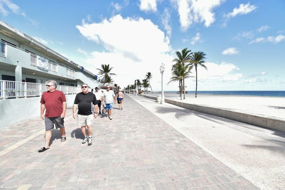 Фото Beach Inn by DesignedVR