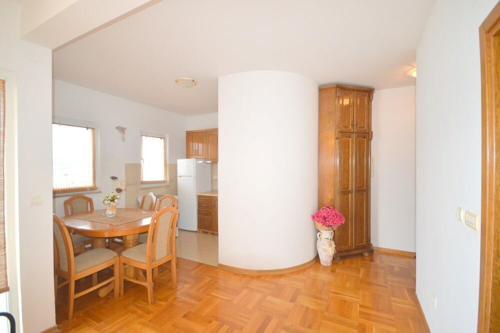 Фото Seafront Apartment Bijela