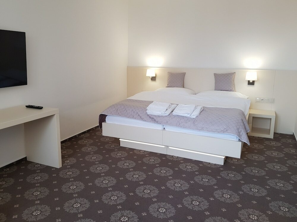 Фото Hotel Chmelnice