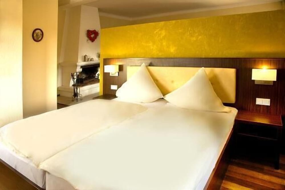 Фото Hotel Haus Krone