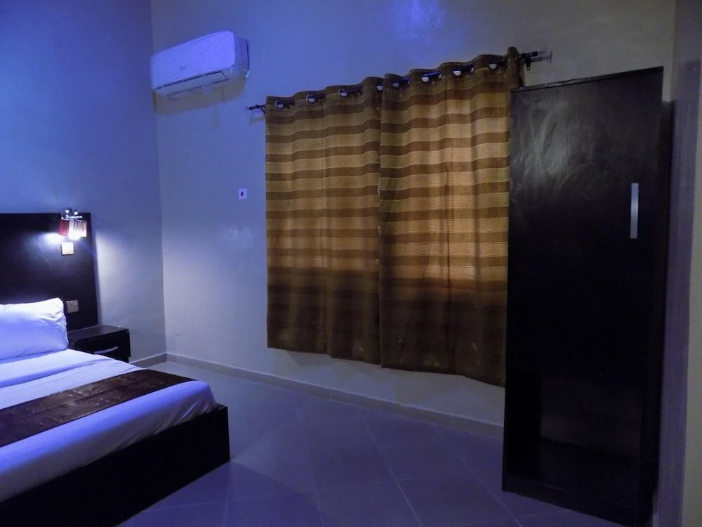 Фото Posh Apartments Bussiness Hotel