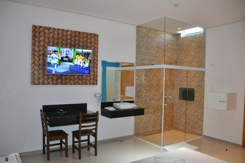 Фото Liverpool Hotel & Motel