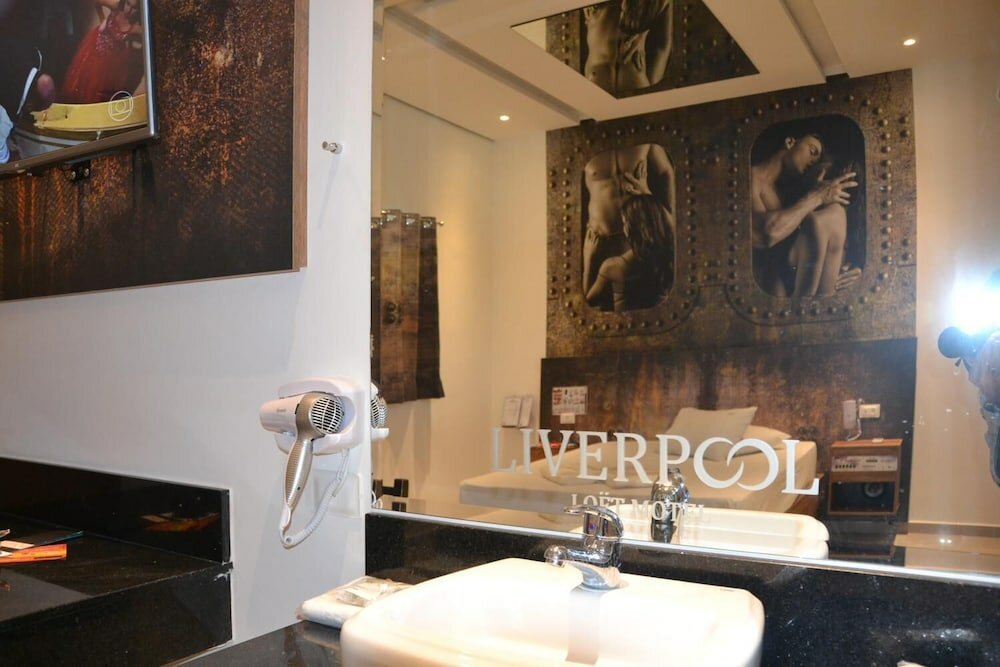 Фото Liverpool Hotel & Motel