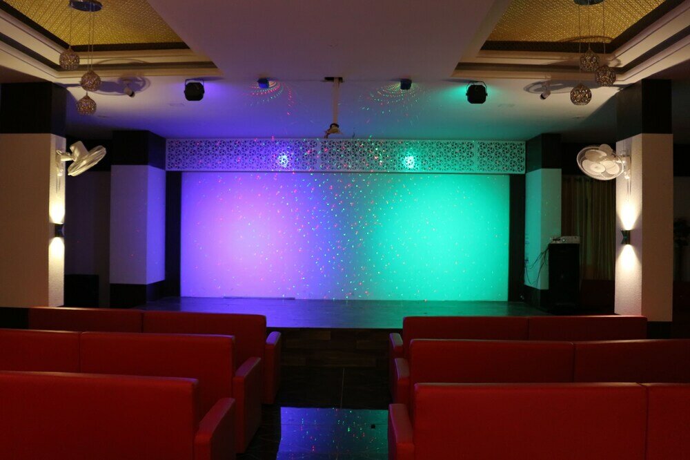 Фото Hotel Shree Palace & Restaurant