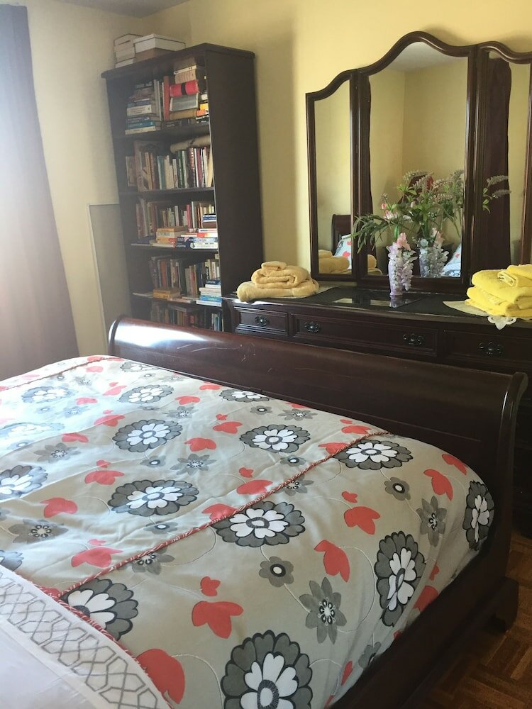 Фото Cozy water front Montreal