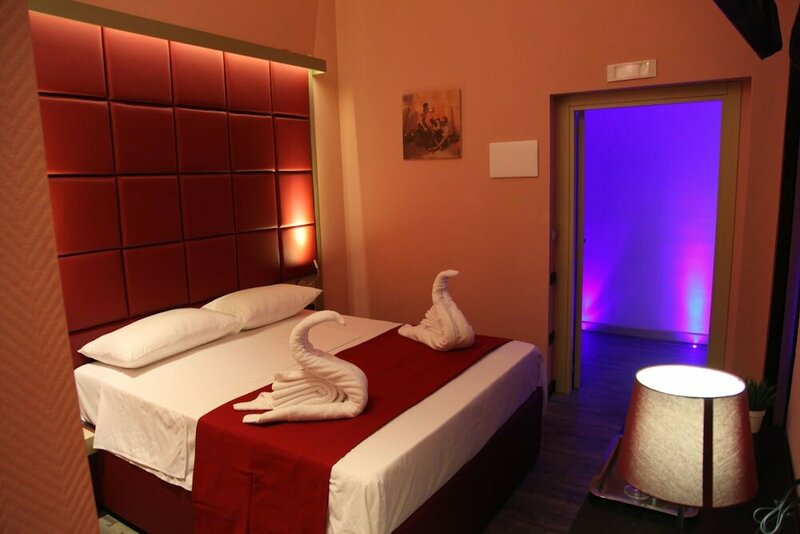 Гостиница Dolce Vita Rooms & Breakfast в Неаполе