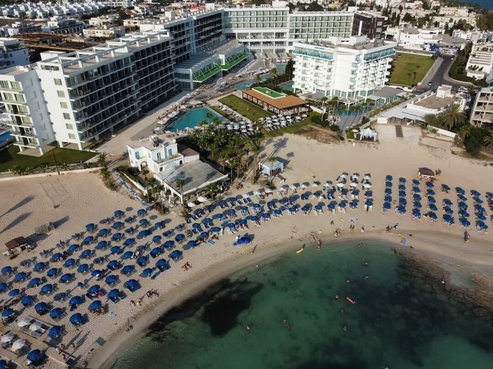 Фото Chrysomare Beach Hotel and Resort