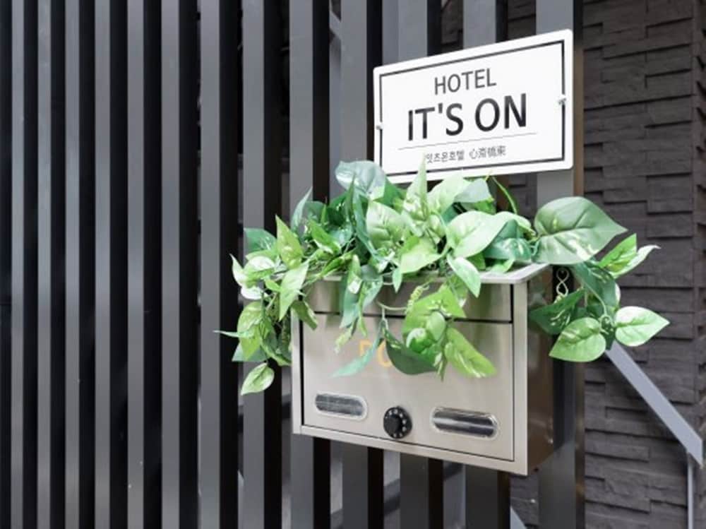 Фото Hotels It's On Osaka Shinsaibashi