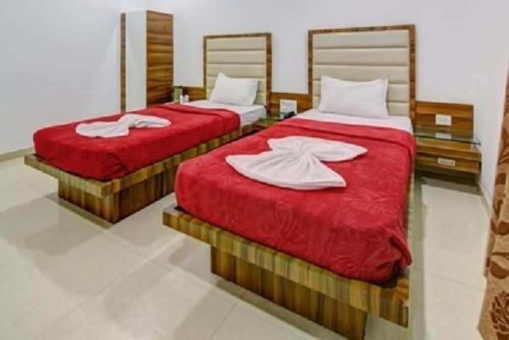 Фото Hotel Caravan