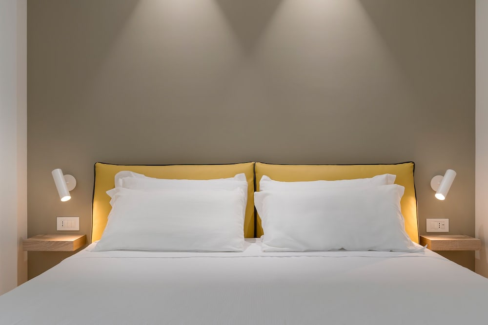 Фото Youmami Lifestyle Suite Hotel