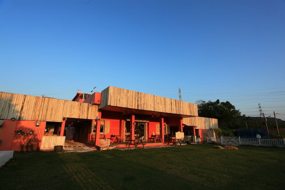 Фото Edge of Doggie Moon