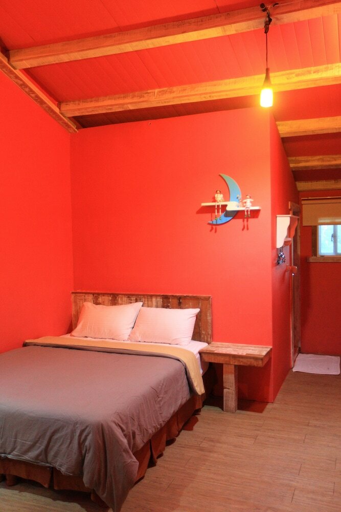 Фото Edge of Doggie Moon