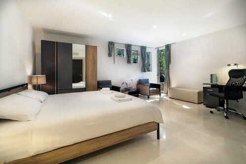 Гостиница Spacious 5-Bedroom Surin Beach Villa
