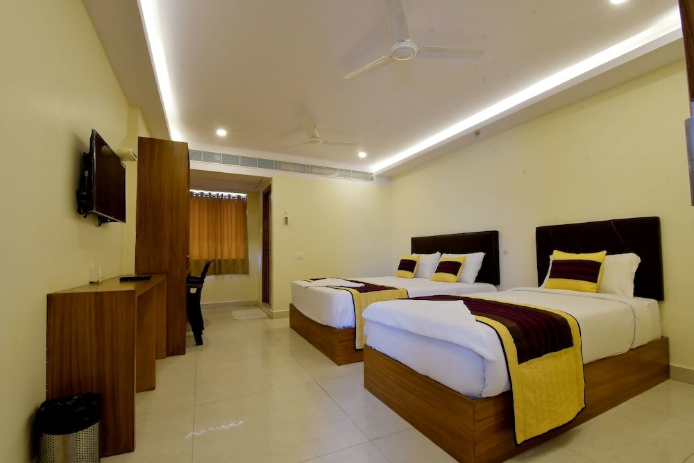 Фото Sri Maharaja Inn