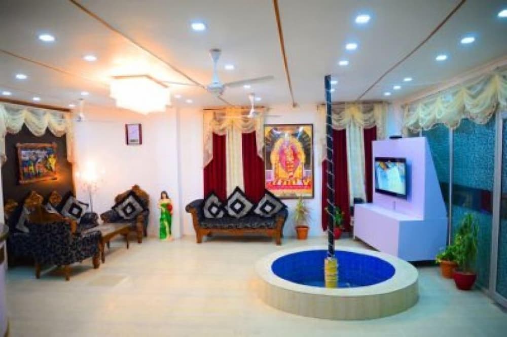 Фото Hotel sai taj Deluxe