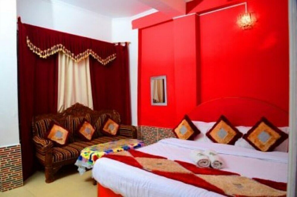 Фото Hotel sai taj Deluxe