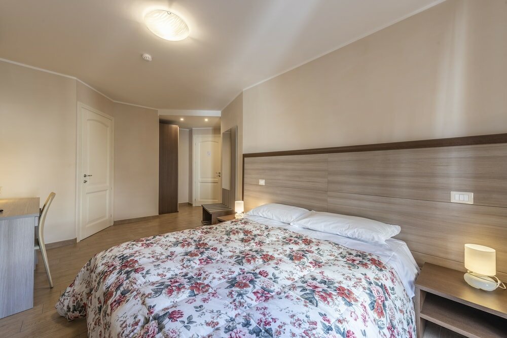 Фото Flora Hotel