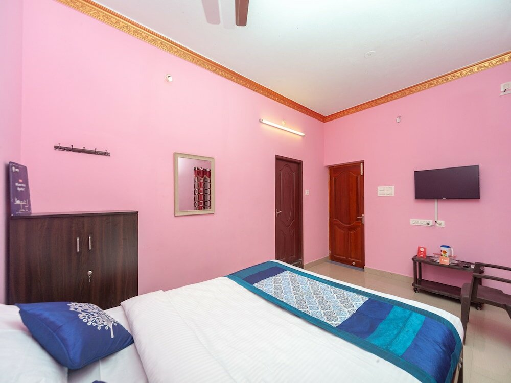 Фото Oyo 18450 Puduvai Inn Guest House