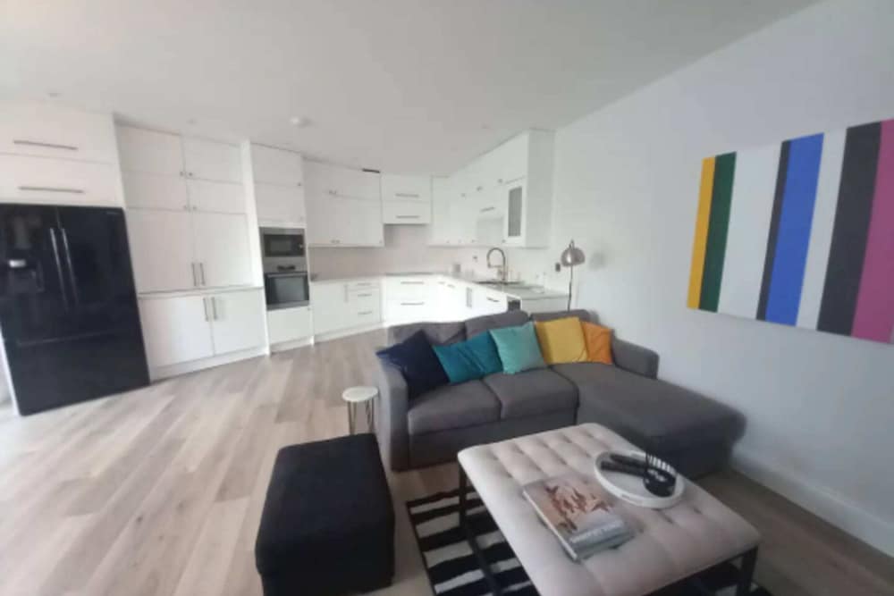 Фото Modern 3 Bedroom House With Stunning Views