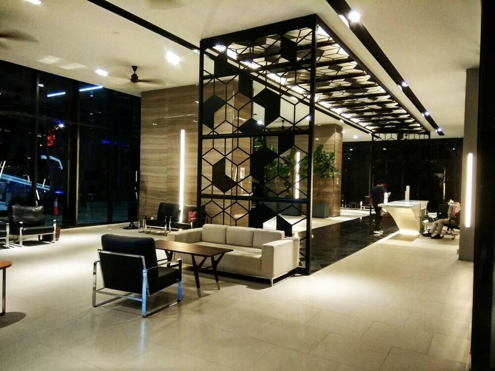 Фото Expressionz Professional Suites by iHost Homes 2