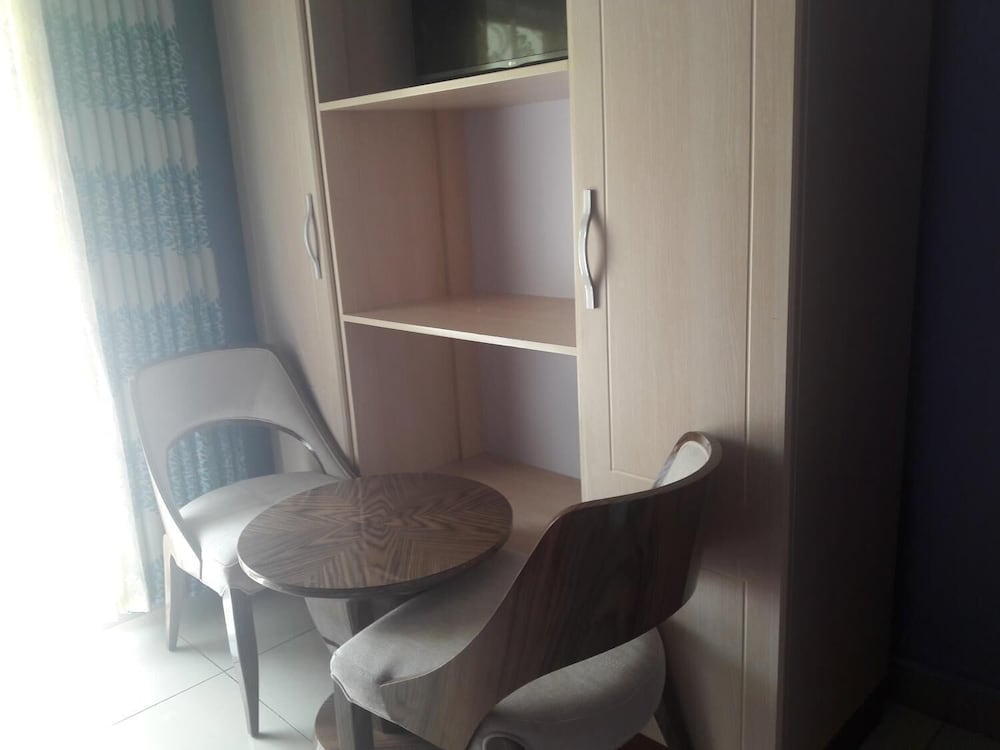 Фото Modern Villa Hotel