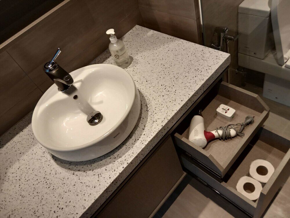 Фото Expressionz Professional Suites by iHost Homes 2