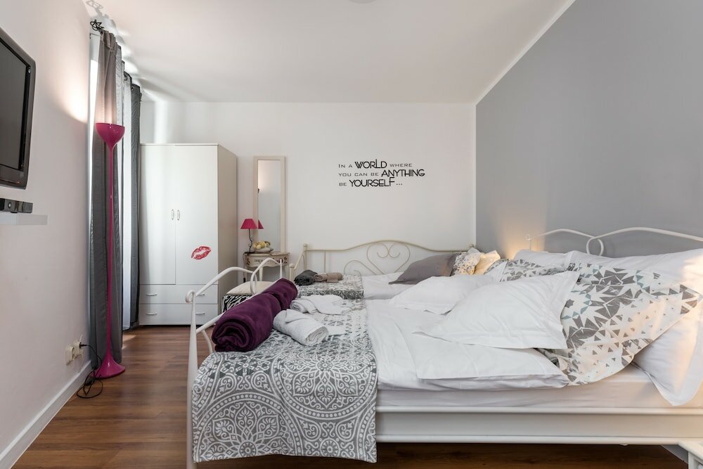 Фото Bright & Modern on Top Location